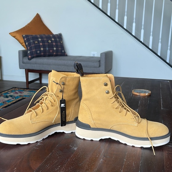 SOREL NWT Waterproof suede winter boots - Picture 3 of 10